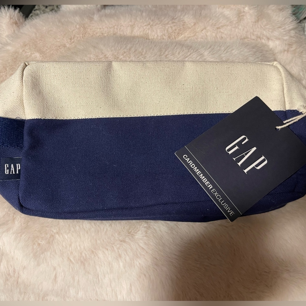 GAP Navy and Cream Canvas Pouch - Picture 3 of 5